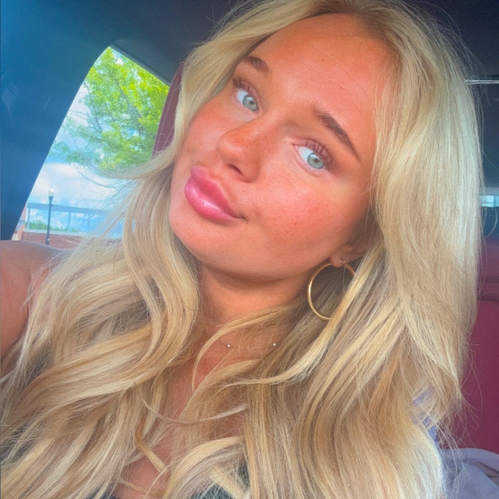 Meet your Posher, Holly